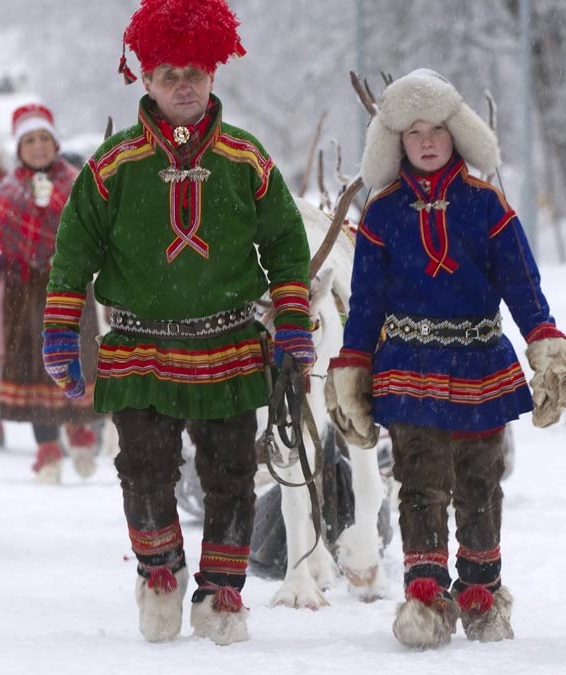 Девушка представитель народа саамов в Финляндии www.heihei.website