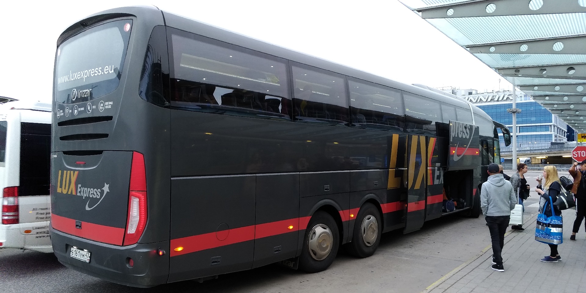 Автобус Lux Express фотография с сайта www.HeiHei.website