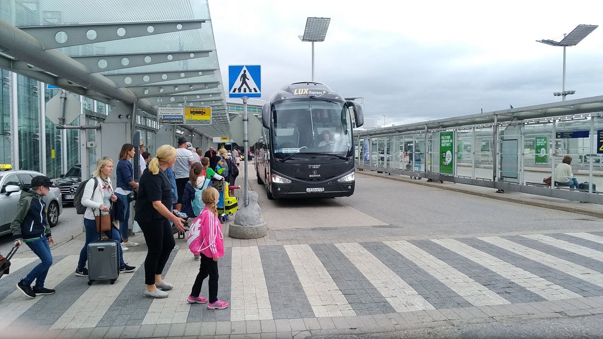 Остановка автобуса Lux Express люкс экспресс в аэропорту Хельсинки
Вантаа изображение с сайта www.heihei.website