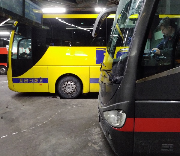 Lux Express ja Ecolines Helsingin Kampin linja - autoasemalla kuva verkkosivuilta www.HeiHei.website